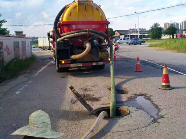 中聯25噸下水道疏通清洗車成系統維護專家